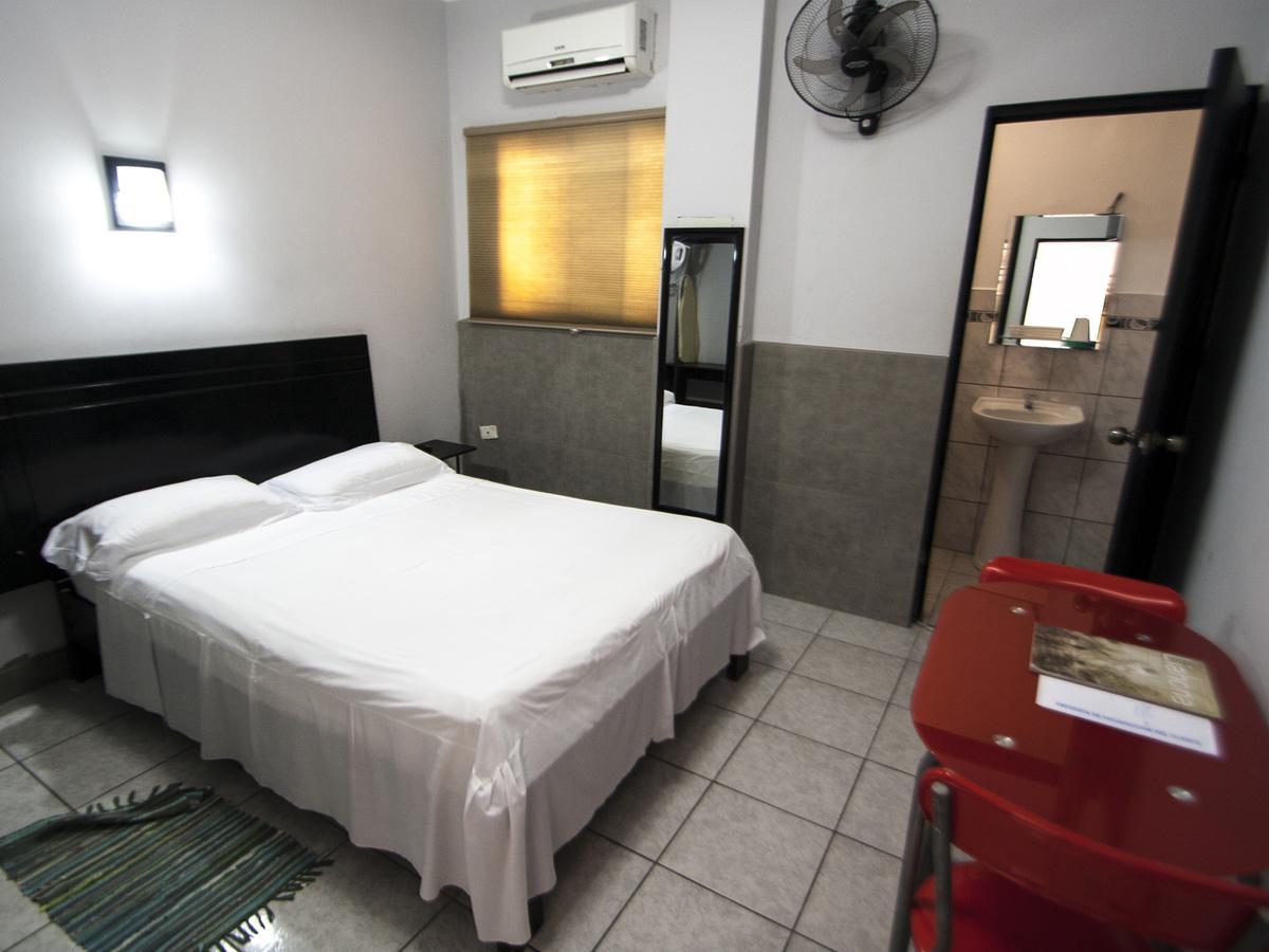 Jer'S Hostal Tumbes Εξωτερικό φωτογραφία